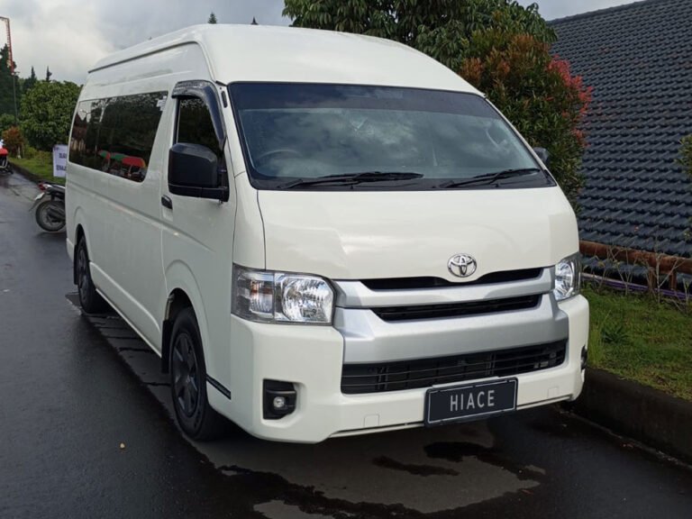 Sewa mobil Toyota Hiace nyaman dengan sopir - Hiace Rental Bali